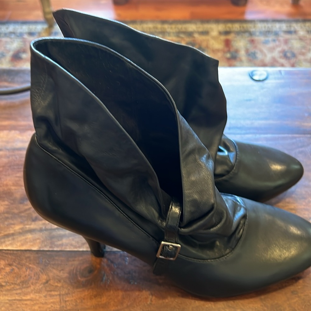 Nine West Black Pumps With Small Buckle Accent Size 71/2 - Picture 2 of 11
